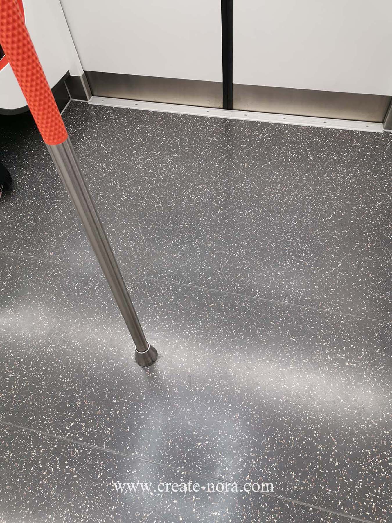 the photo of nora rubber flooring in Wuhan Metro 5